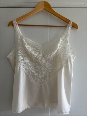Vanity Fair Cream Lace-Detail Camisole
